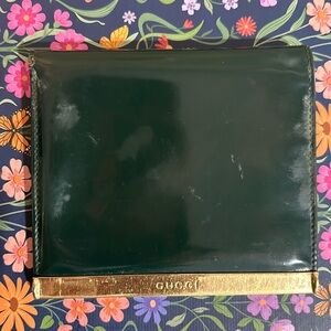 💚 Gorgeous green Gucci wallet with gold hardware 💚